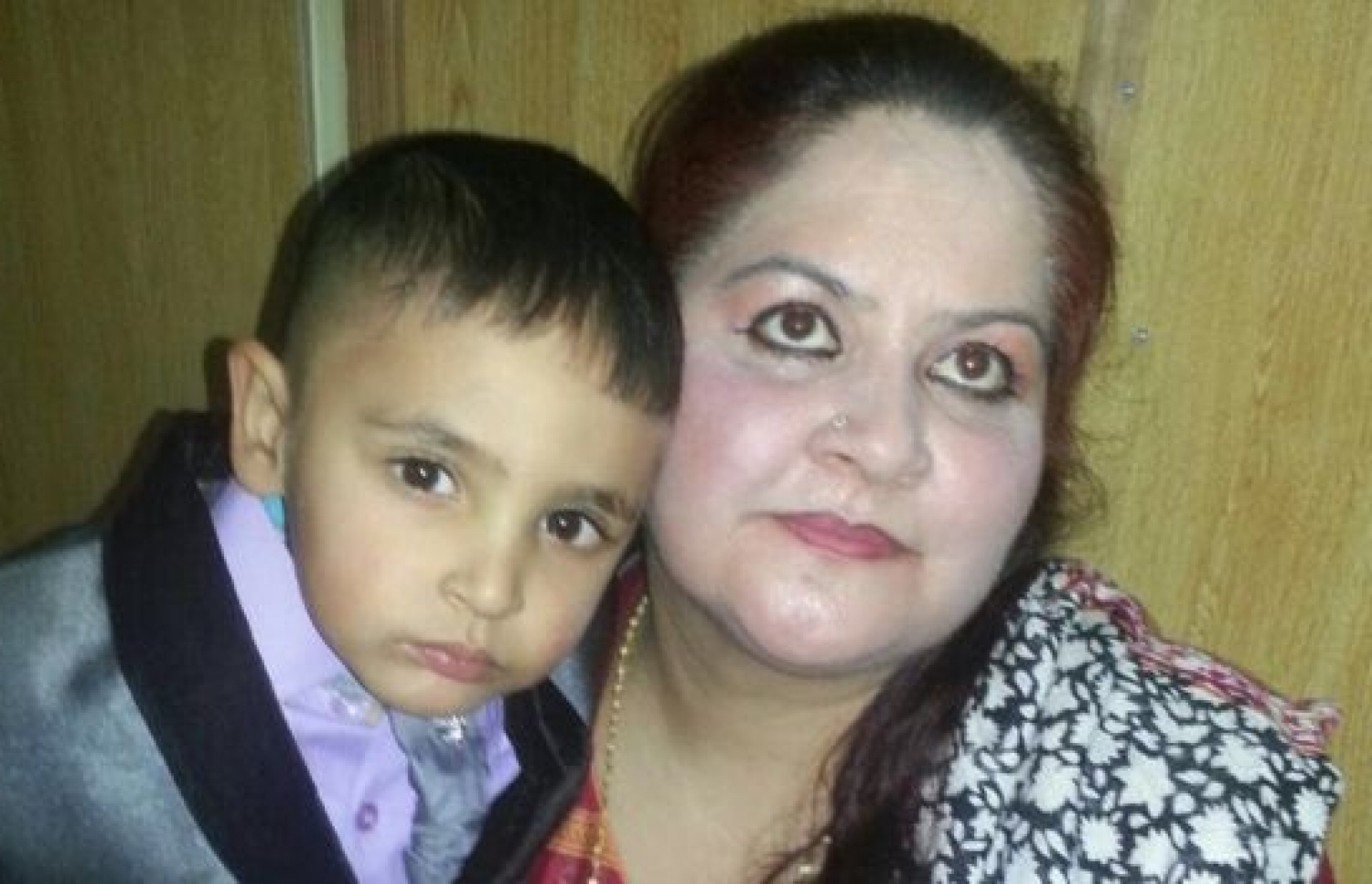 ޕާކިސްތާނުން ގެންދިޔަ ކުޑަ ކުއްޖާ އިފްތިކާރު އަދި އެ ކުއްޖާގެ މަންމަ ކަޔާނީ.