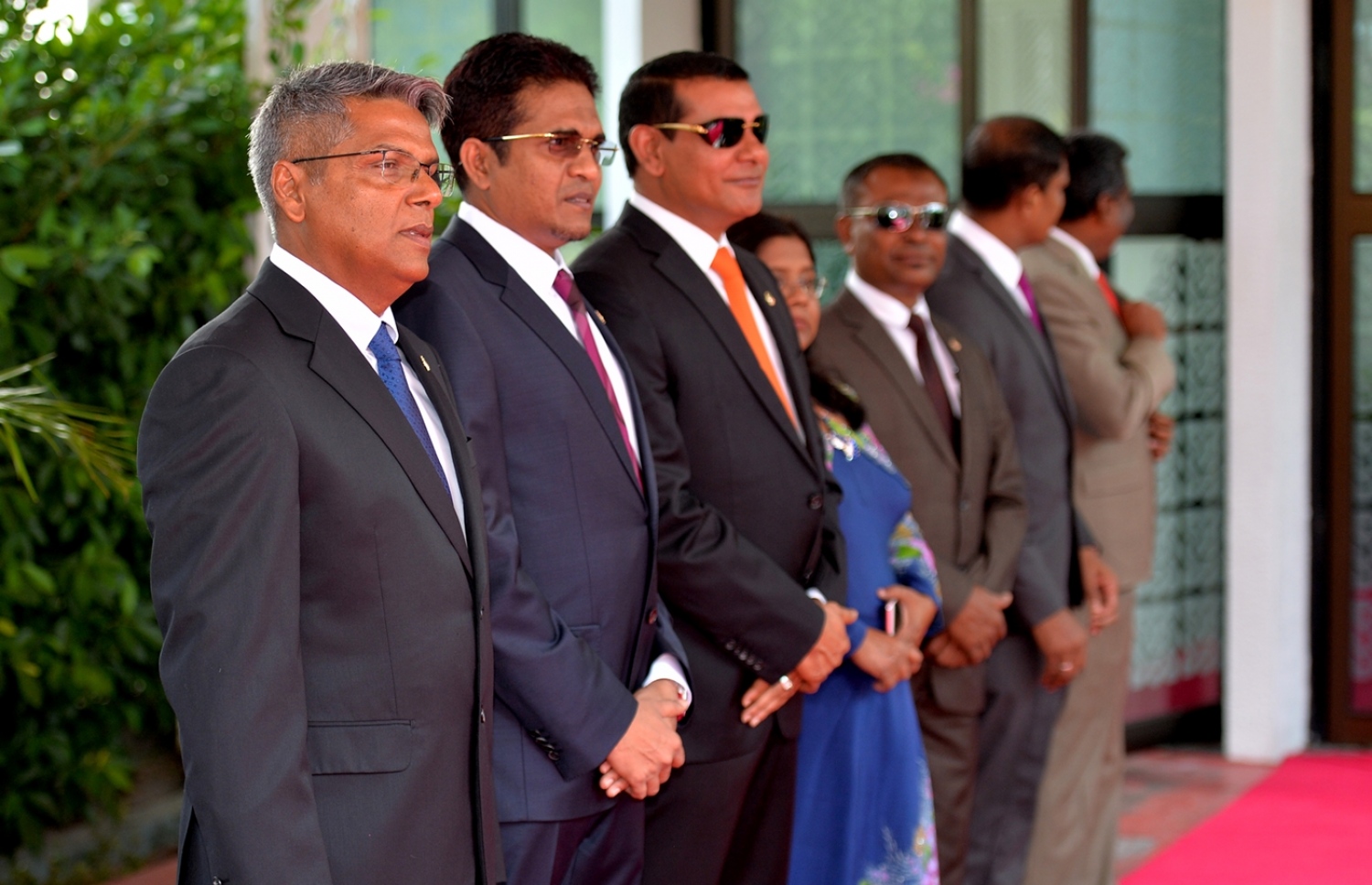 މާލެ: ފެބްރުއަރީ 6، 2017- ރައްޔިތުންގެ މަޖިލިހުގެ މި އަހަރުގެ ފުރަތަމަ ޖަލްސާގައި ބައިވެރިވެވަޑައިގެންނެވި ބައެއް މެމްބަރުން، އެ ޖަލްސާ އަށް ރިޔާސީ ބަޔާން އިއްވެވުމަށް ރައީސް ޔާމީން ވަޑައިގަންނަވާނެ އިރެއްގެ އިންތިޒާރުގައި މަޑުކޮށްލައްވައިގެން.---ފޮޓޯ: ރައީސް އޮފީސް