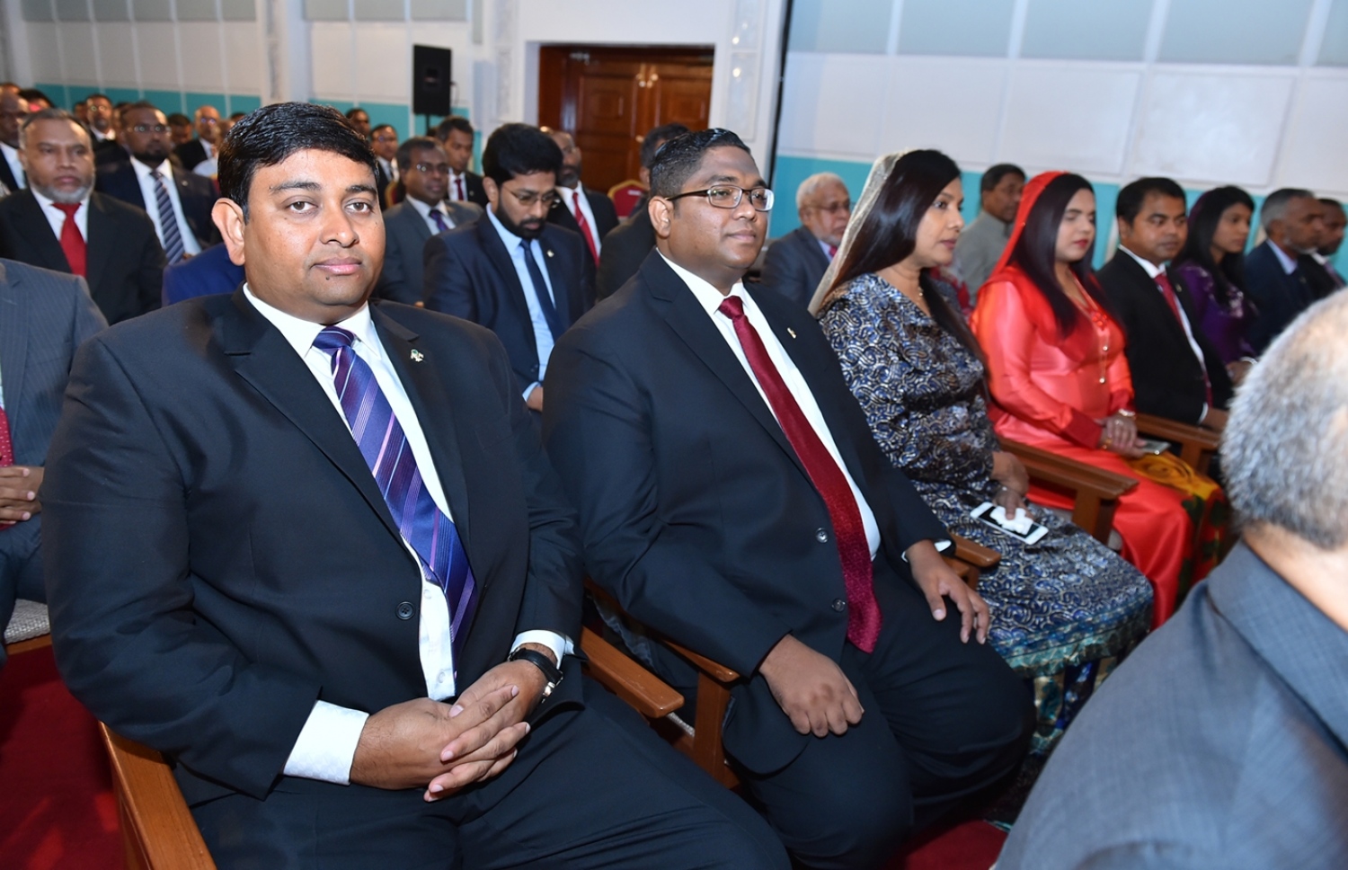 މާލެ: ފެބްރުއަރީ 6، 2017- ރައްޔިތުންގެ މަޖިލިހުގެ މި އަހަރުގެ ފުރަތަމަ ޖަލްސާގައި ރައީސް ޔާމީން ރިޔާސީ ބަޔާން އިއްވެވިއިރު، އެ ރަސްމިއްޔާތުގައި ބައިވެރިވެވަޑައިގެންނެވި ބައެއް ވަޒީރުން.---ފޮޓޯ: ރައީސް އޮފީސް