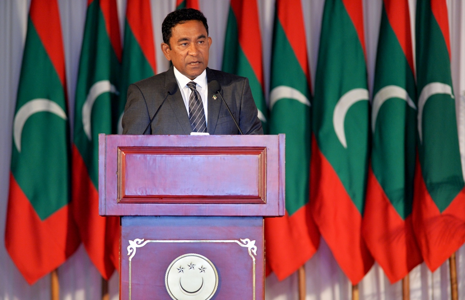 މާލެ: ފެބްރުއަރީ 6، 2017- ރައްޔިތުންގެ މަޖިލިހުގެ މި އަހަރުގެ ފުރަތަމަ ޖަލްސާ އަށް ރައީސް ޔާމީން ރިޔާސީ ބަޔާން އިއްވަވަނީ.---ފޮޓޯ: ރައީސް އޮފީސް