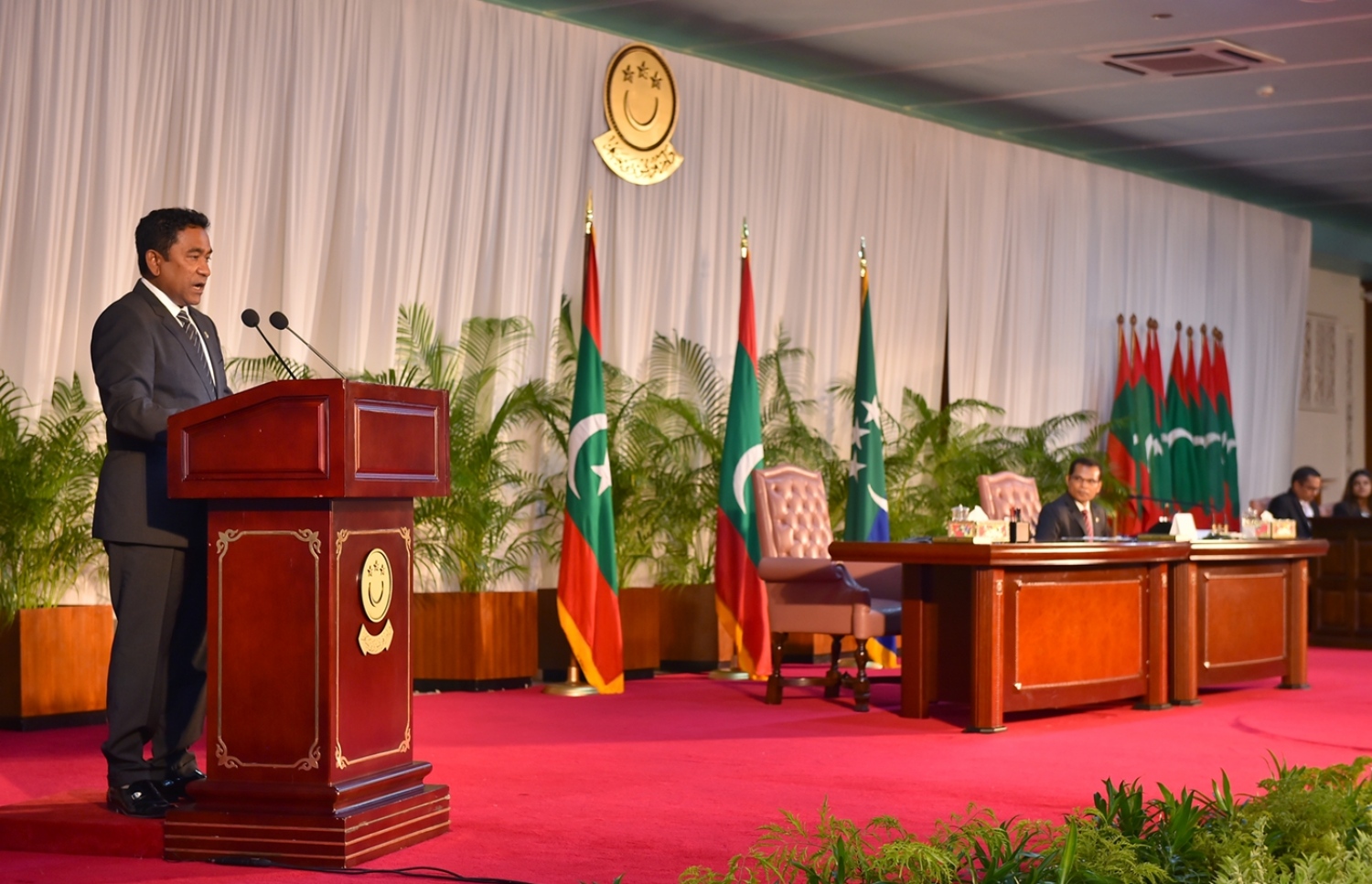 މާލެ: ފެބްރުއަރީ 6، 2017- ރައްޔިތުންގެ މަޖިލިހުގެ މި އަހަރުގެ ފުރަތަމަ ޖަލްސާ އަށް ރައީސް ޔާމީން ރިޔާސީ ބަޔާން އިއްވަވަނީ.---ފޮޓޯ: ރައީސް އޮފީސް