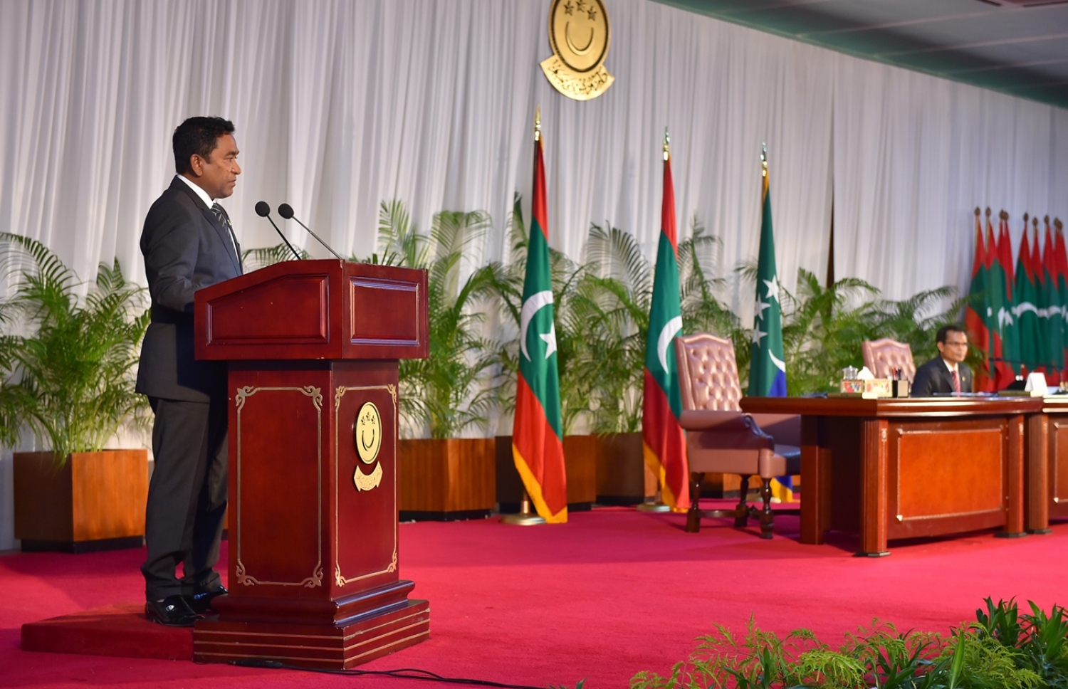 މާލެ: ފެބްރުއަރީ 6، 2017- ރައްޔިތުންގެ މަޖިލިހުގެ މި އަހަރުގެ ފުރަތަމަ ޖަލްސާ އަށް ރައީސް ޔާމީން ރިޔާސީ ބަޔާން އިއްވަވަނީ.---ފޮޓޯ: ރައީސް އޮފީސް