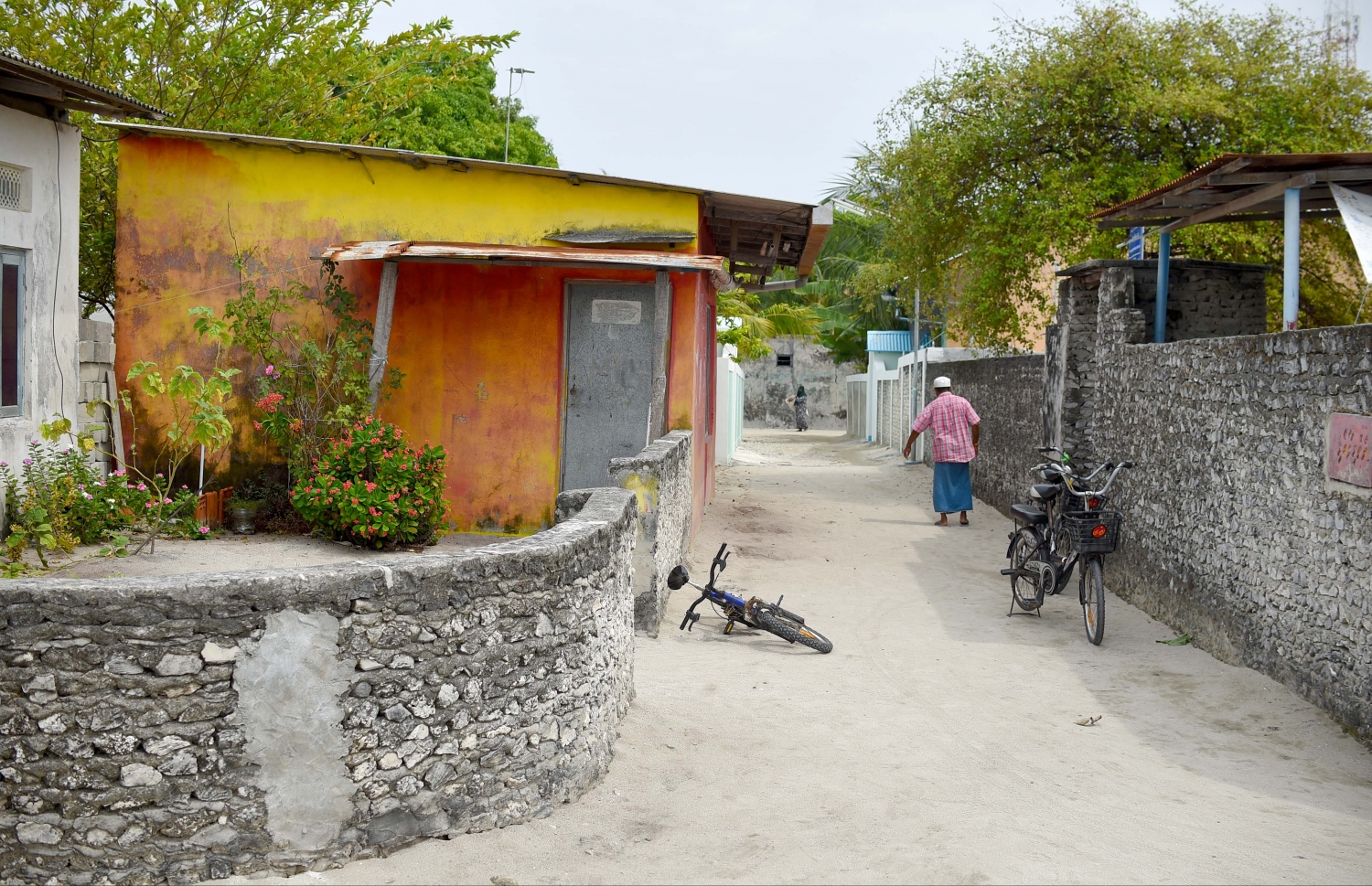 ތަކަންދޫގައި މީހަކު ހިނގާފައި ދަނީ: މިރަށަކީ އާބާދީ މަދުވަމުން އަންނަ ރަށެއް-- ފޮޓޯ: މިހާރު