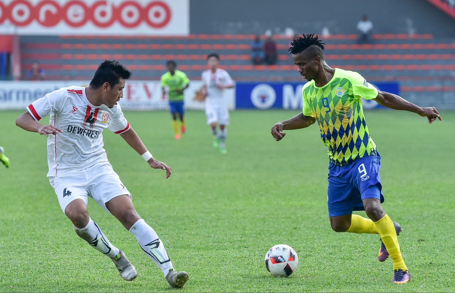 އިއްޔެގެ މެޗުގައި ވެލެންސިއާގެ ވެސްޓް (ކ) ތިމްޕޫގެ ޖިގްމޭ ކައިރިން ބޯޅަ ހިފައިގެންދަނީ. -- ފޮޓޯ: ނިޝާން އަލީ/ މިހާރު