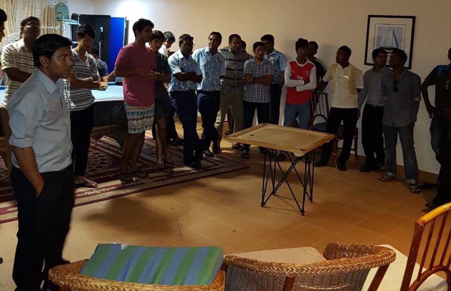 ހުޅުލޭ އައިލެންޑް ހޮޓަލުގެ ދިވެހި ބައެއް މުވައްޒަފުން ރޭ އިހުތިޖާޖުކުރަނީ: އެ މީހުން ގޮވާލަނީ މެނޭޖްމަންޓް އިސްތިއުފާ ދިނުމަށް.