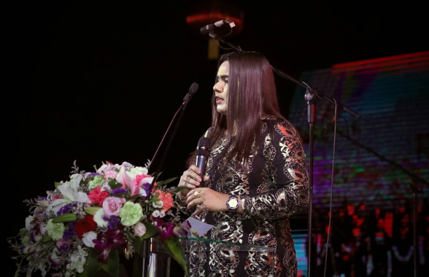 މާލެ: ފެބްރުއަރީ 7، 2017: ރާއްޖެ އާއި ޗައިނާއާ ދެމެދު ސިޔާސީ ގުޅުން ގާއިމްކުރިތާ 45 އަހަރު ފާހަގަކުރުމަށް އޮލިމްޕަހުގައި ބޭއްވި ހަފްލާއެއްގައި ޔޫތު މިނިސްޓަރު އިރުތިޝާމް އާދަމް ވާހަކަ ދައްކަވަނީ.-- ފޮޓޯ: ޔޫތު މިނިސްޓްރީ