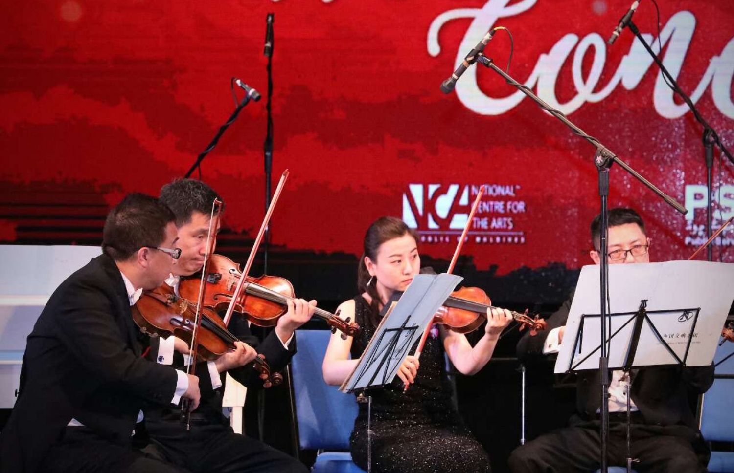 މާލެ: ފެބްރުއަރީ 7، 2017: ރާއްޖެ އާއި ޗައިނާއާ ދެމެދު ސިޔާސީ ގުޅުން ގާއިމްކުރިތާ 45 އަހަރު ފާހަގަކުރުމަށް އޮލިމްޕަހުގައި ބޭއްވި ހަފްލާއެއްގައި ޗައިނާގެ އޮކެސްޓްރާ ޓީމް ޝޯއެއް ހުށަހަޅާދެނީ.-- ފޮޓޯ: ޔޫތު މިނިސްޓްރީ