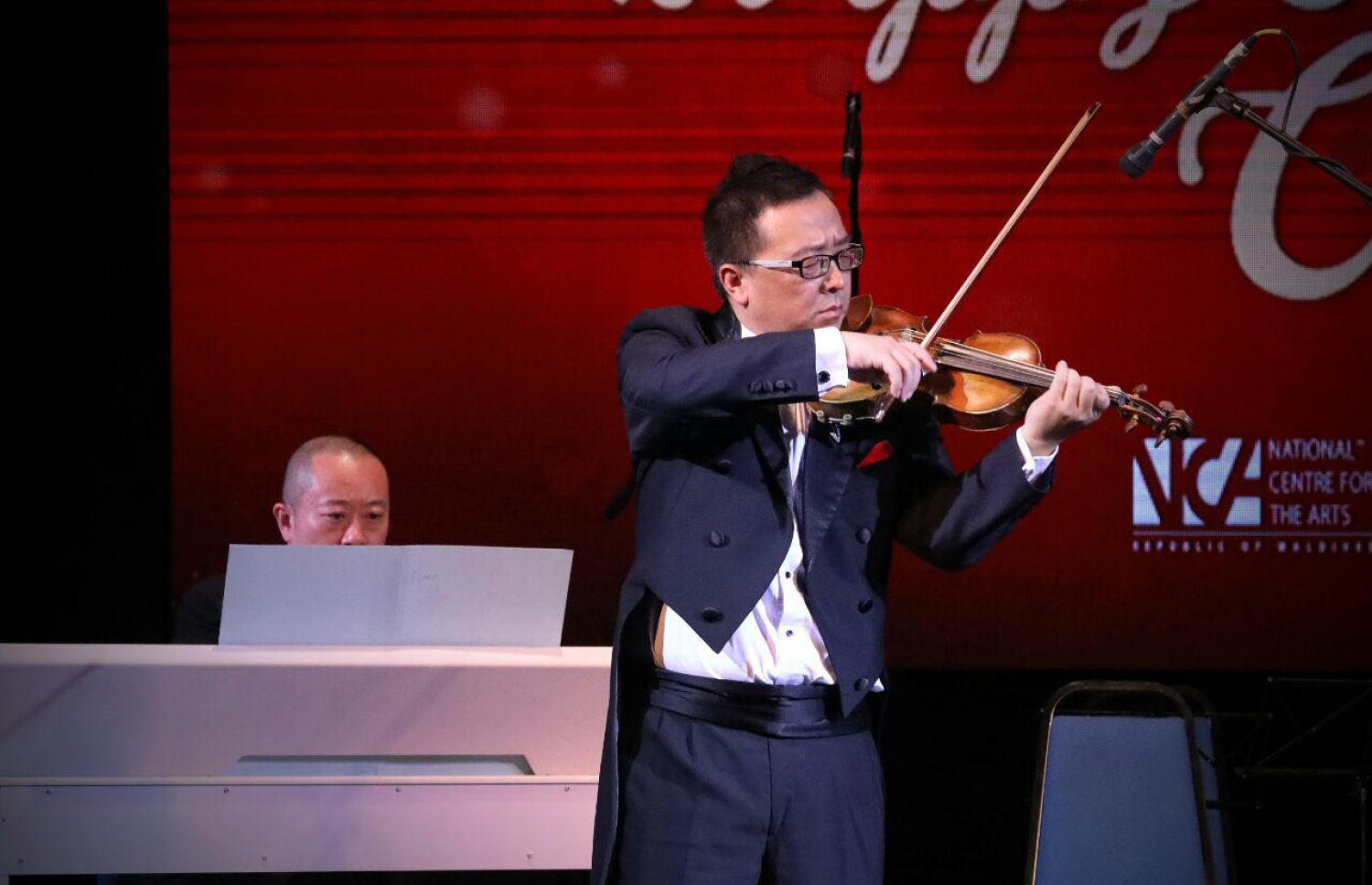 މާލެ: ފެބްރުއަރީ 7، 2017: ރާއްޖެ އާއި ޗައިނާއާ ދެމެދު ސިޔާސީ ގުޅުން ގާއިމްކުރިތާ 45 އަހަރު ފާހަގަކުރުމަށް އޮލިމްޕަހުގައި ބޭއްވި ހަފްލާއެއްގައި ޗައިނާގެ އޮކެސްޓްރާ ޓީމް ޝޯއެއް ހުށަހަޅަނީ.-- ފޮޓޯ: ޔޫތު މިނިސްޓްރީ