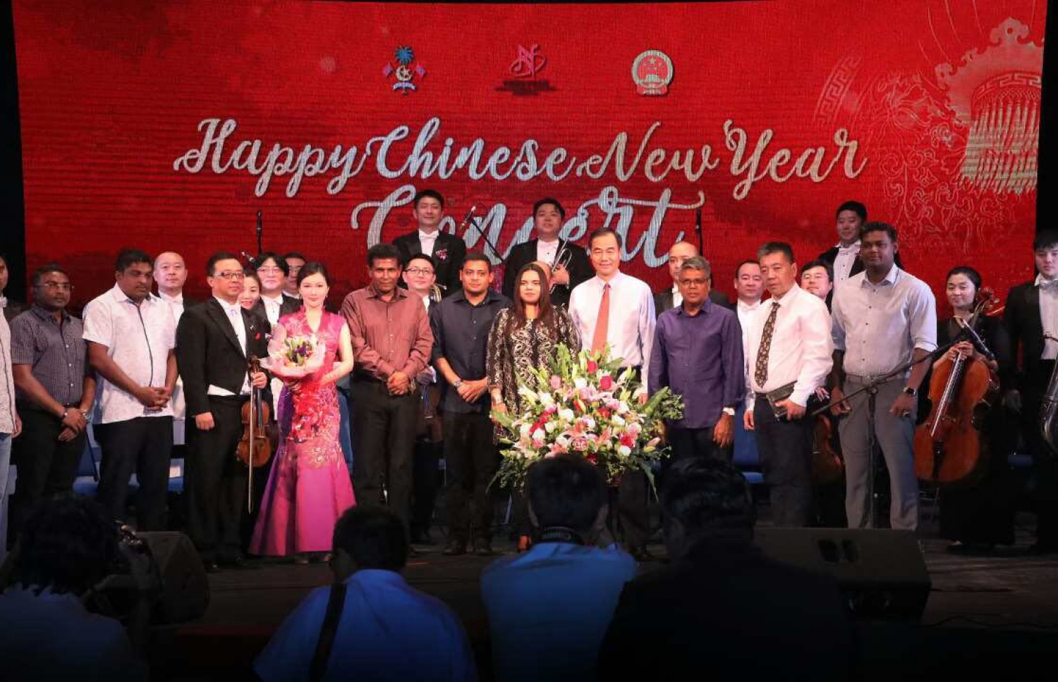 ޗައިނާގެ އޮކެސްޓްރާ ޓީމުގެ ޝޯއެއް ބޭއްވުން