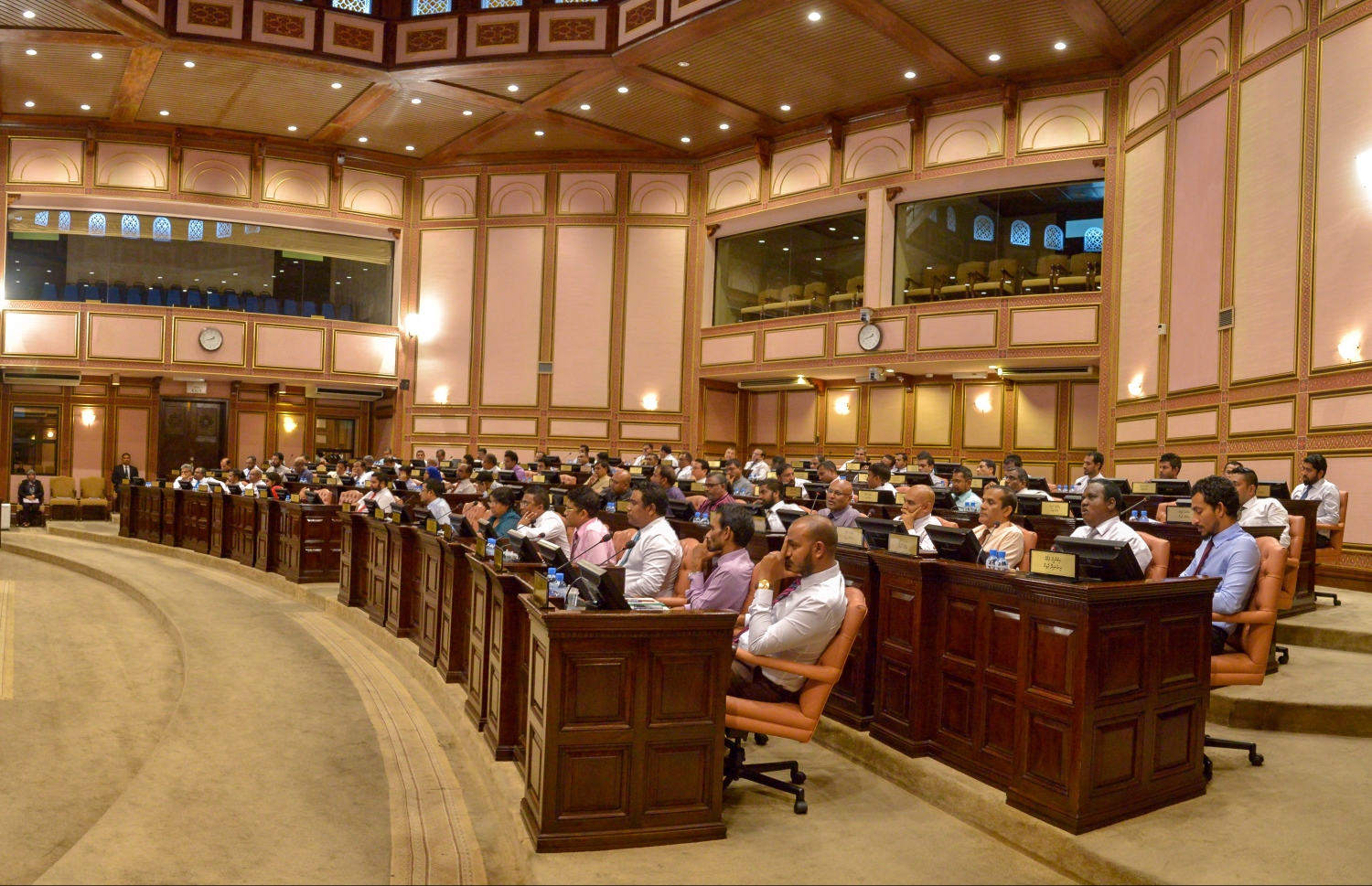 ރައްޔިތުންގެ މަޖިލީހުގެ ޖަލްސާއެއްގައި މެމްބަރުން ބައިވެރިވެވަޑައިގަންނަވަނީ.--- ފޮޓޯ: މަޖިލިސް