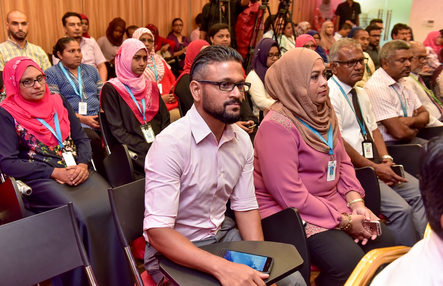 އުރަމަތީ ބަލިތަކަށް ފަރުވާ ދޭ ކްލިނިކް ހުޅުވައި، އުރަމަތީގެ ކެންސަރަށް ސްކްރީން ކުރުމުގެ ހިދުމަތް ފެށުމަށް އައިޖީއެމްއެޗުގައި ބޭއްވި ރަސްމިއްޔާތެއްގައި އެތަނުގެ ބައެއް ޑޮކްޓަރުން ބައިވެރިވަނީ -- ފޮޓޯ: ނިޝާން އަލީ