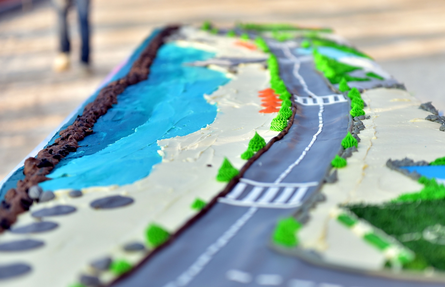 ރަސްފަންނަށް އެއް އަހަރުވުން ފާހަގަކުރަން ފެޅި ކޭކު.-- ފޮޓޯ: ހުސެއިން ވަހީދު/ މިހާރު