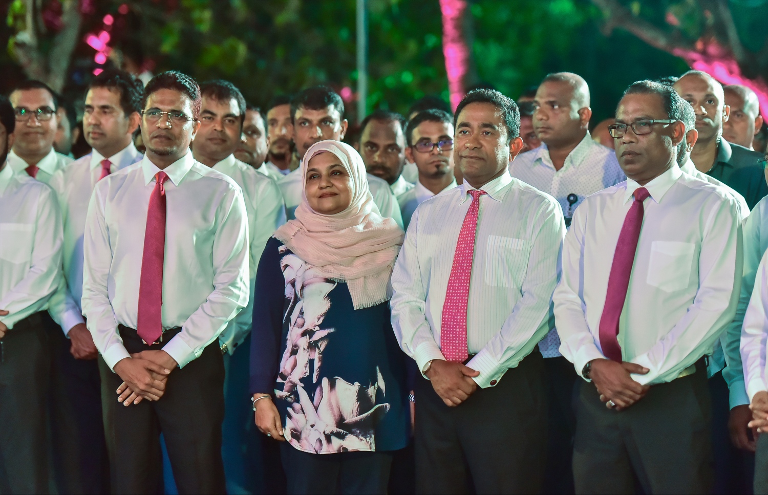 ޕީޕީއެމްގެ އާ އޮފީސް ހުޅުވުމުގެ ރަސްމިއްޔާތުގައި ރައީސް ޔާމީންގެ ދެކަނބަލުންނާއި ޕާޓީގެ އިސް ބޭފުޅުން ބައިވެރިވެވަޑައިގަންނަވަނީ.-- ފޮޓޯ: ނިޝާން އަލީ/ މިހާރު