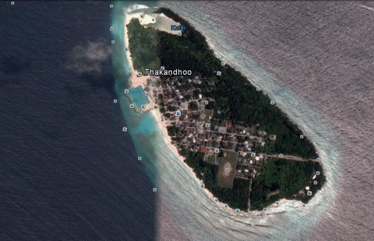 ހއ. ތަކަންދޫ: ރަށުގެ އުތުރު ކޮޅުގައި އޮންނަ ކުޅިއަކީ ރަށަށް ލިބިފައިވާ ގުދުރަތީ ރީތި ކަމެއް