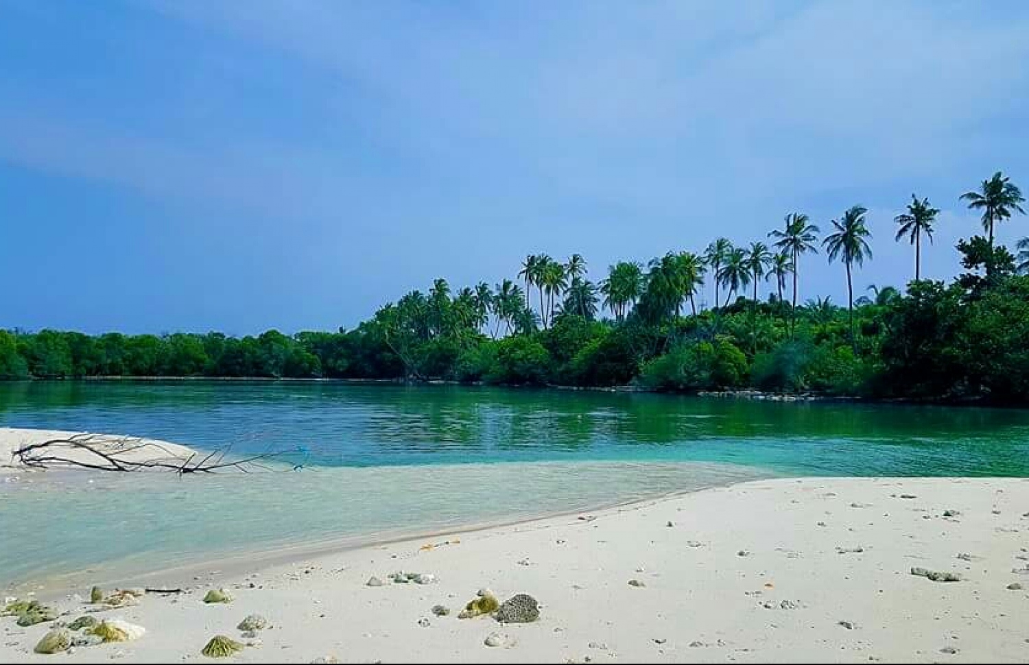 ތަކަންދޫ ކުޅި ތެރެއަށް ވެލިގަނޑު ވަދެ، ބެދެމުން ދިޔަ އިރުގެ މަންޒަރެއް: މިއީ ކުރިން މި ކުޅިއަށް ވީ ގޮތެއް ނޫން