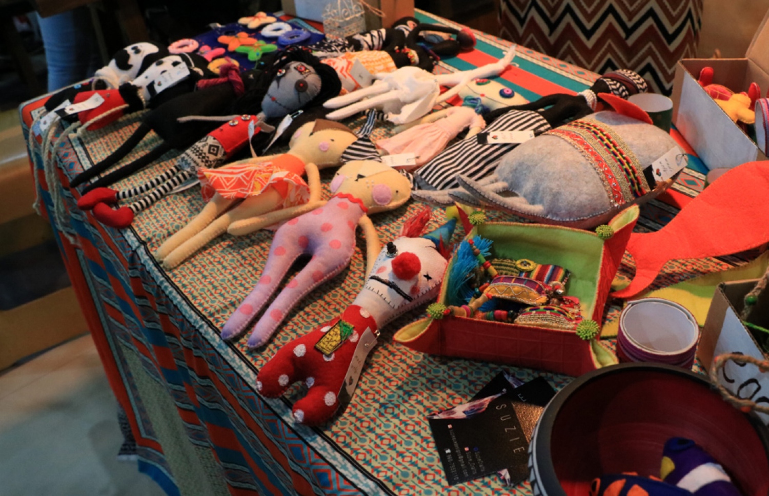 ސުޒީ ތައްޔާރުކޮށްފައިވާ ކްރާފްޓްސް.-- ފޮޓޯ: ހުސެއިން ވަހީދު/ މިހާރު