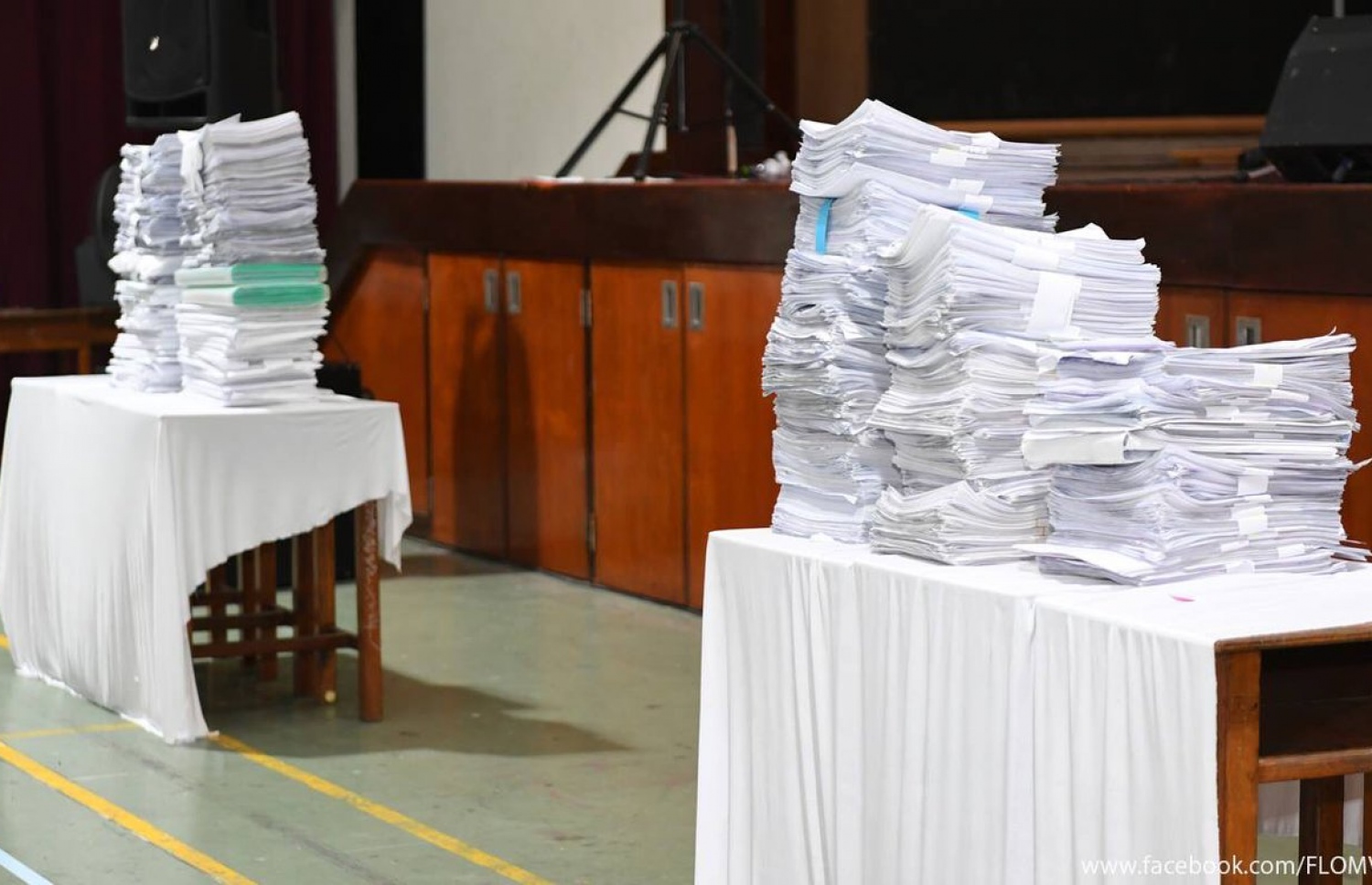 ޕީޕީއެމަށް އިއްޔެ ސޮއިކުރި މީހުންގެ ފޯމުތައް: އެ ޕާޓީގެ މެމްބަރުންގެ އަދަދު މިހާރު 70،000 އަރާނެ ކަމަށް ފަލާހް ވިދާޅުވި. --ފޮޓޯ: ސޯޝަލް މީޑިއާ