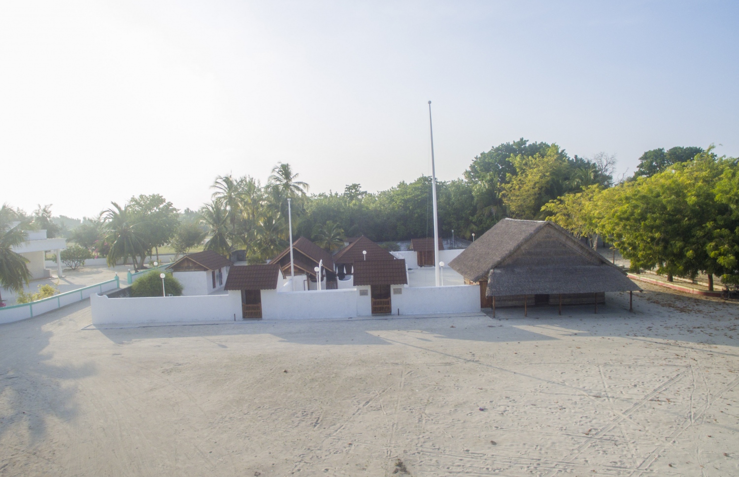 ހއ. އުތީމުގައި ހުންނަ ގަނޑުވަރު. މިއީ ޕޯޗުގީޒުންގެ އަތްދަށުން ރާއްޖެ ސަލާމަތްކުރުމުގެ ޖިހާދުކުރެއްވި ބޮޑުތަކުރުފާނާއި އެ މަނިކުފާނުގެ އާއިލާ އުޅުއްވި ގެކޮޅު. މިތަނަށް 500 އަހަރަށް ވުރެ ގިނަ ދުވަސް ވެއްޖެ. -- ފޮޓޯ: އަބްދުﷲ އައުރާފް/މިހާރު