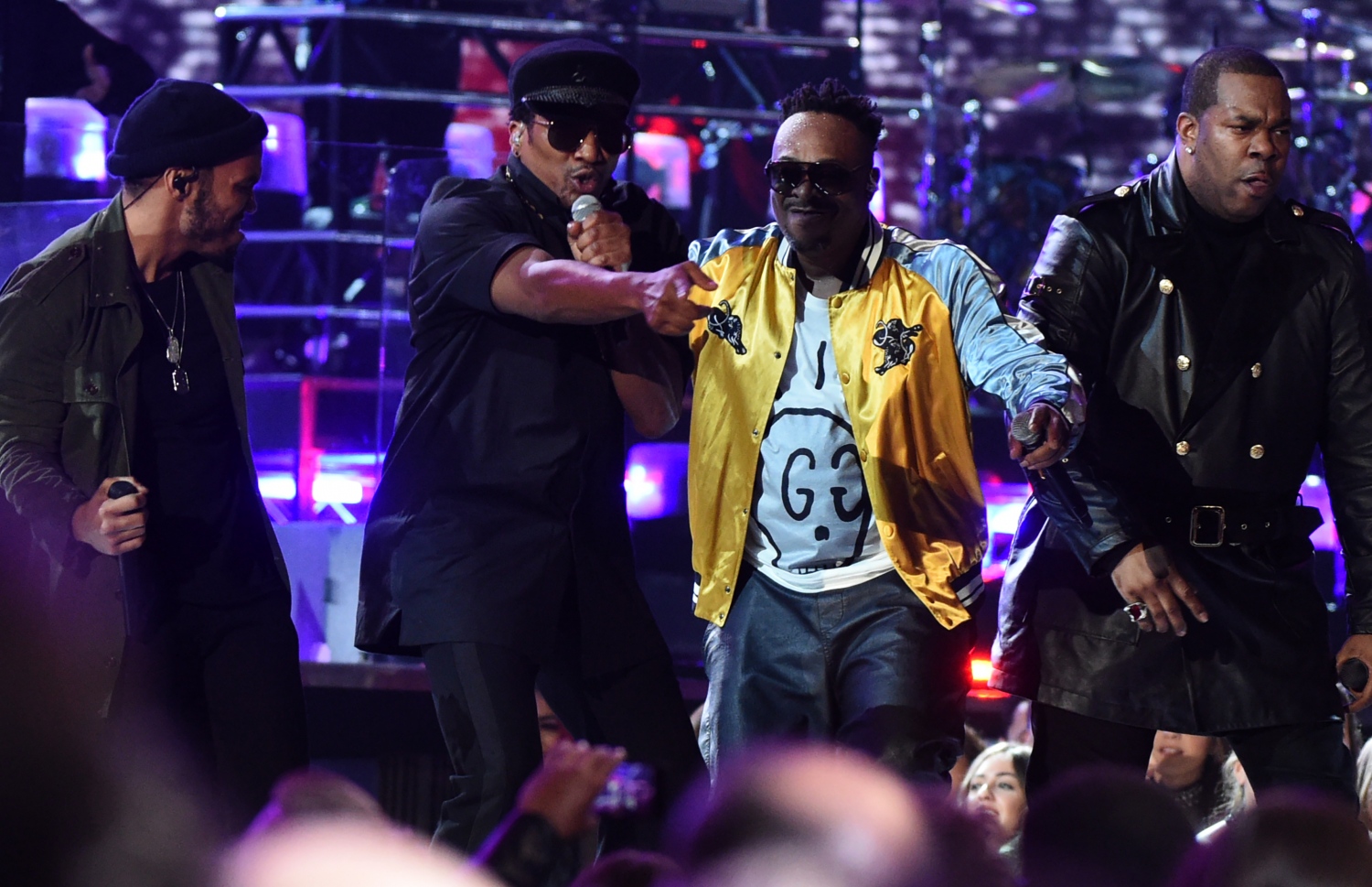 ލޮސް އެޖެލިސް، ކެލިފޯނިއާ: ފެބްރުއަރީ 12، 2017: ގްރެމީ އެވޯޑްސް ހަފްލާގައި ލަވަކިޔުންތެރިޔާ އެންޑާސަން ޕާކް (ވ-2) ޕާފޯމް ކުރަނީ.-- ފޮޓޯ: އޭއެފްޕީ