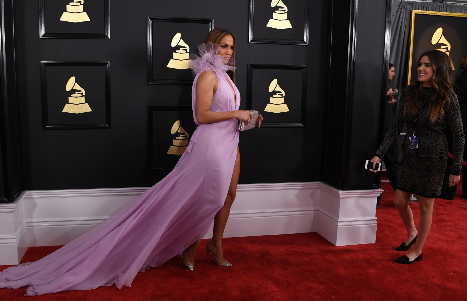 ލޮސް އެޖެލިސް، ކެލިފޯނިއާ: ފެބްރުއަރީ 12، 2017: ގްރެމީ އެވޯޑްސް ހަފްލާގައި ލަވަކިޔުންތެރިޔާ ޖެނިފާ ލޮޕޭޒް ބައިވެރިވަނީ.-- ފޮޓޯ: އޭއެފްޕީ