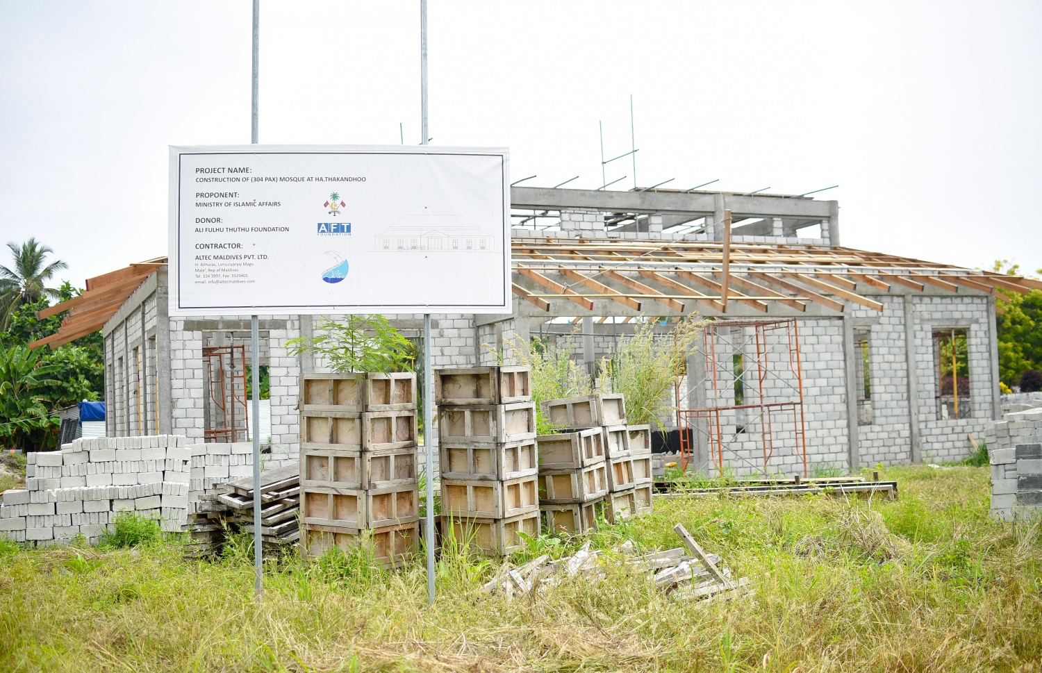 ހއ. ތަކަންދޫގައި އަލިފުޅު ފައުންޑޭޝަނުން އިމާރާތްކުރަމުން އަންނަ މިސްކިތެއް. -- ފޮޓޯ: އަބްދުﷲ އައުރާފް/މިހާރު