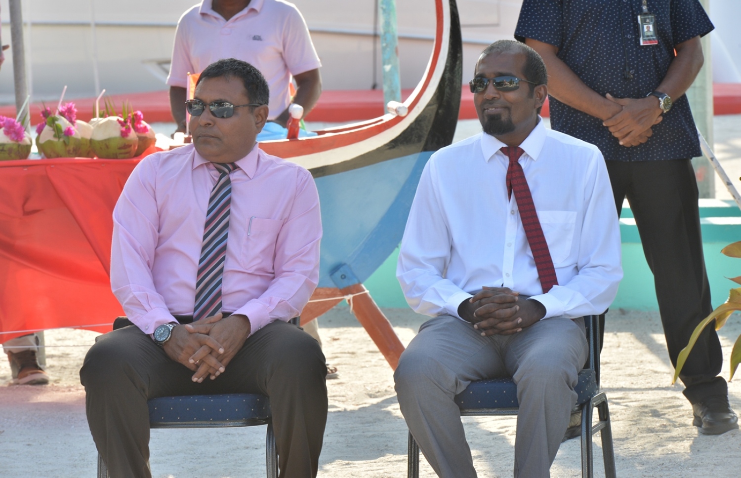 ކ. ހިއްމަފުށި: ފެބްރުއަރީ 13، 2017- ހިންމަފުށީގެ ބިން ހިއްކުމުގެ މަޝްރޫއު ނިންމުމުގެ ރަސްމިއްޔާތުގައި ކައުންސިލްގެ ރައީސް ޝާން އަދި ނައިބު ރައީސް ސިރާޖް.