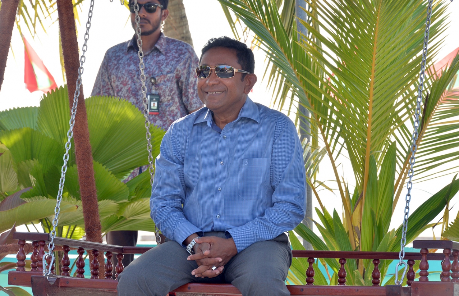 ކ. ހިންމަފުށި: ފެބްރުއަރީ 13، 2017- ހިންމަފުށީގެ ބިން ހިއްކުމުގެ މަޝްރޫއު ނިންމުމުގެ ރަސްމިއްޔާތަށް ފަހު، ރައީސް ޔާމީން އުނދޯއްޔެއްގައި އިށީނދެވަޑައިގެން.