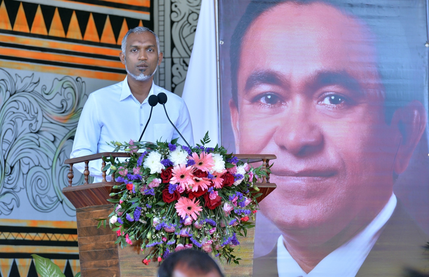 ކ. ހިންމަފުށި: ފެބްރުއަރީ 13، 2017- މި ރަށުގެ ބިން ހިއްކައި ނިންމުމުގެ ރަސްމިއްޔާތުގައި ހައުސިން މިނިސްޓަރު ޑރ. މުހައްމަދު މުއިއްޒު ވާހަކަ ދައްކަވަނީ.