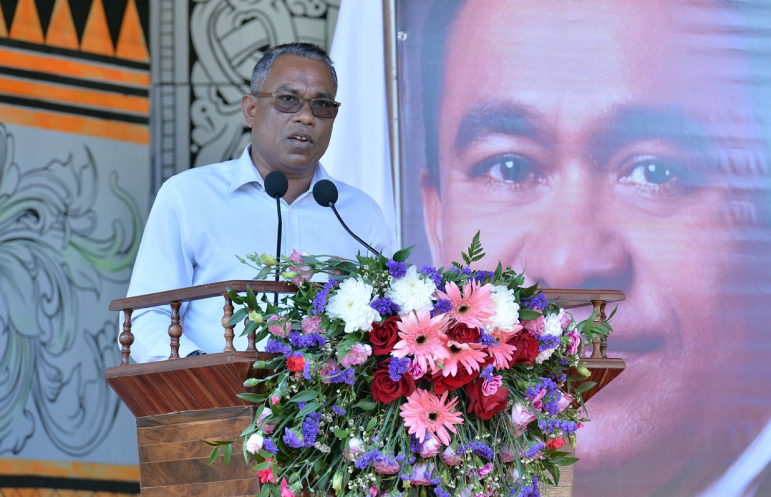 ކ. ހިންމަފުށި: ފެބްރުއަރީ 13، 2017- މި ރަށުގެ ބިން ހިއްކައި ނިންމުމުގެ ރަސްމިއްޔާތުގައި، ވެރިކަންކުރާ ޕީޕީއެމްގެ ނައިބު ރައީސް އަބްދުއްރަހީމް އަބްދުﷲ ވާހަކަ ދައްކަވަނީ.