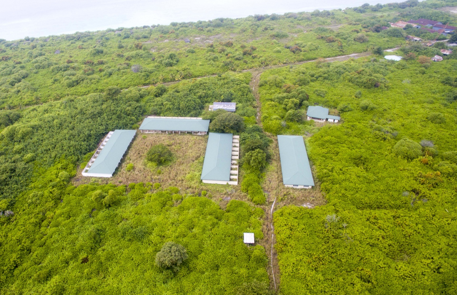 ހއ. އުލިގަމުގައި އެޗްޑީސީން ސިޓީ ހޮޓަލެއް އަޅަން ކަނޑައެޅި ސަރަހައްދުގައި މަސައްކަތް ހުއްޓި ތަން ވަލަކަށް ވެފައި. -- ފޮޓޯ: އަބްދުﷲ އައުރާފް/މިހާރު