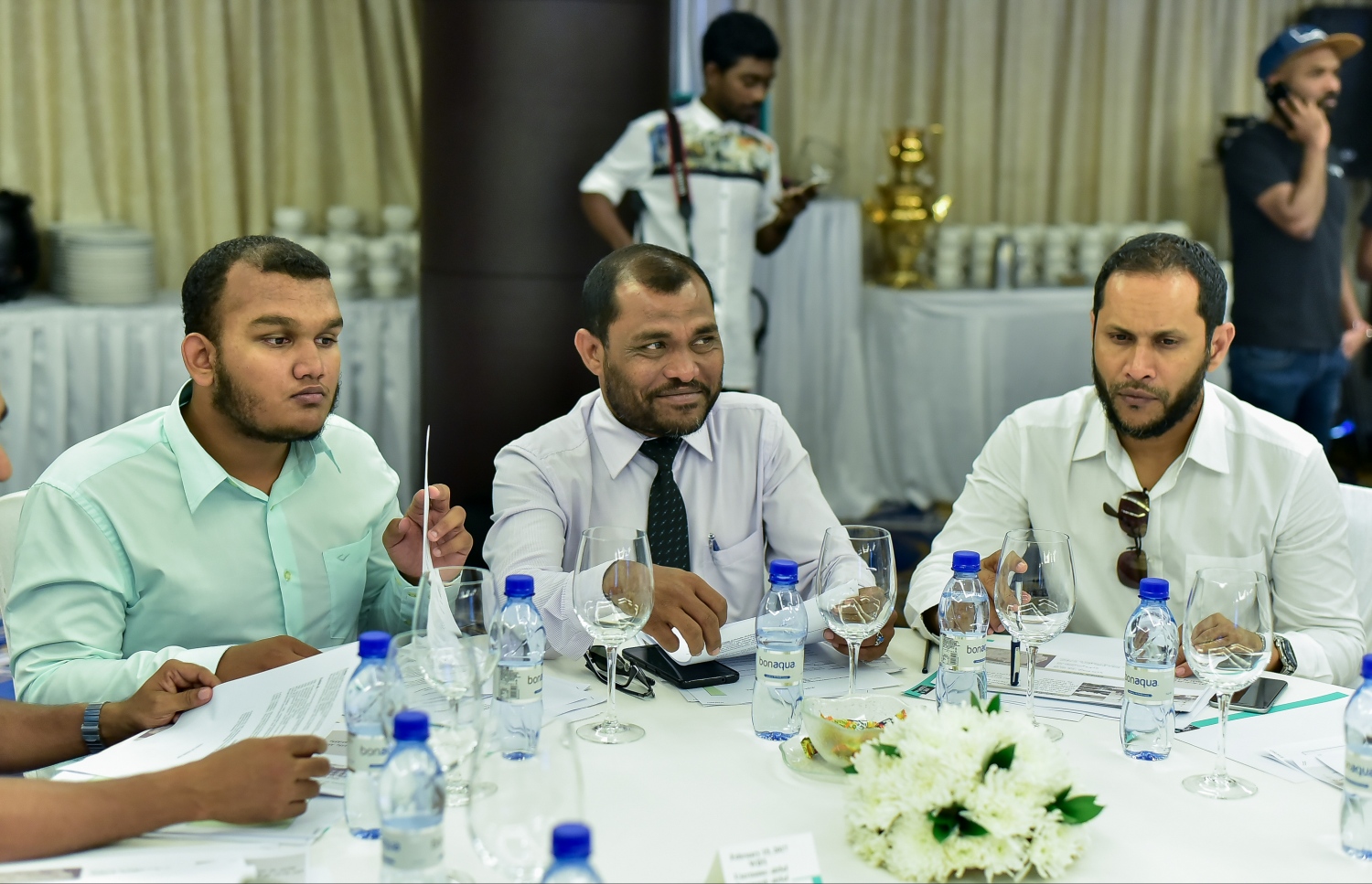 މާލެ: ފެބްރުއަރީ 15، 2017: މޯލްޑިވްސް އެސޯސިއޭޝަން އޮފް ކޮންސްޓްރަކްޝަން އިންޑަސްޓްރީ (މަސީ) ގެ ފަރާތުން، އިމާރާތް ކުރުމަށް ހުރި ދަތިތަކާ ބެހޭ ގޮތުން މަޝްވަރާކޮށް ހައްލެއް ހޯދުމަށް ހޮޓެލް ޖެންގައި ބޭއްވި ސެމިިނާގެ ތެރެއިން.-- ފޮޓޯ: ނިޝާން އަލީ/ މިހާރު