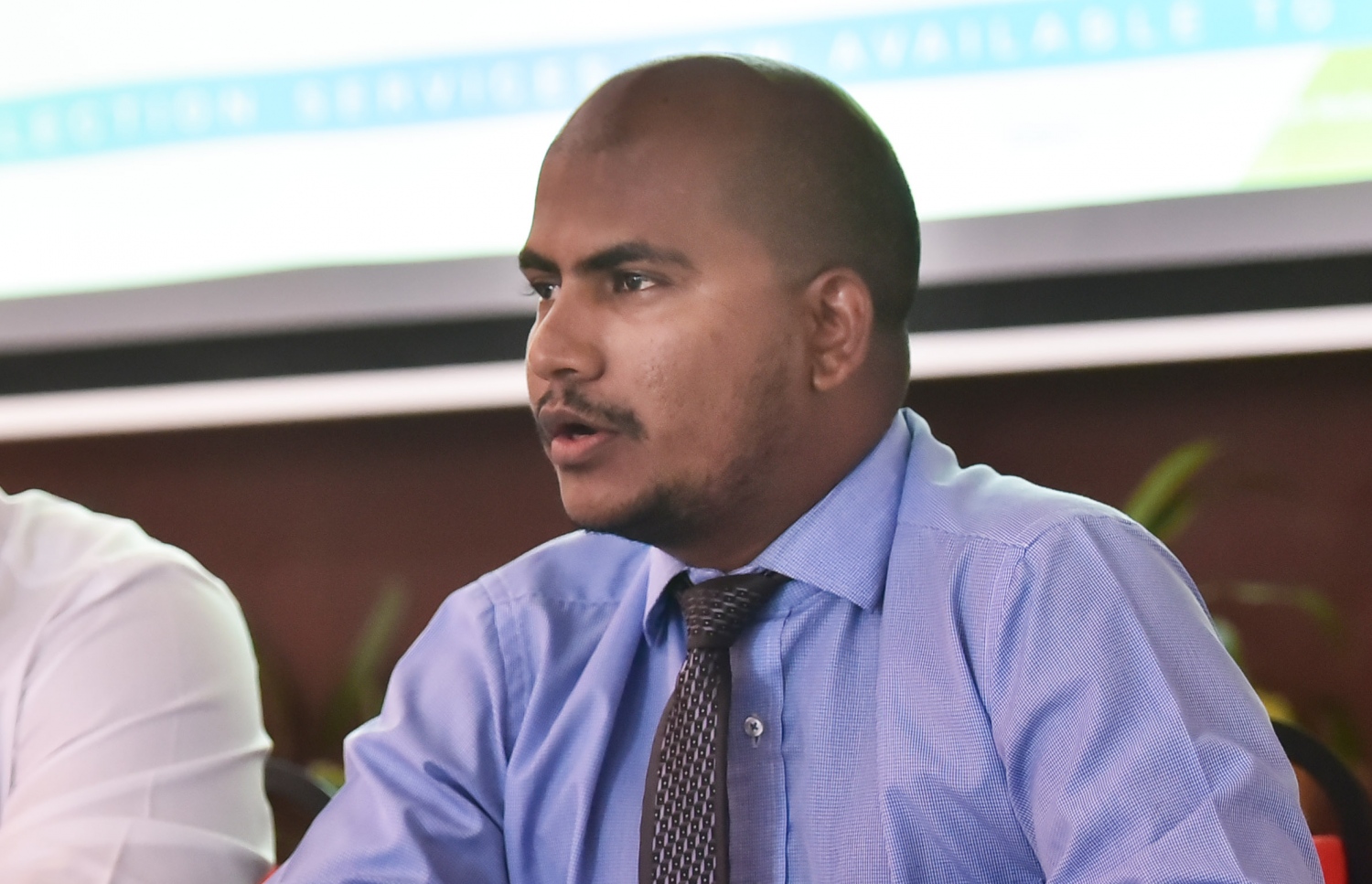 ވެމްކޯގެ ބިސްނަސް ޑިވެލޮޕްމަންޓް މެނޭޖާ މުހައްމަދު އިގްބާލު ނޫސްވެރިންނާ ވާހަކަދައްކަވަނީ.