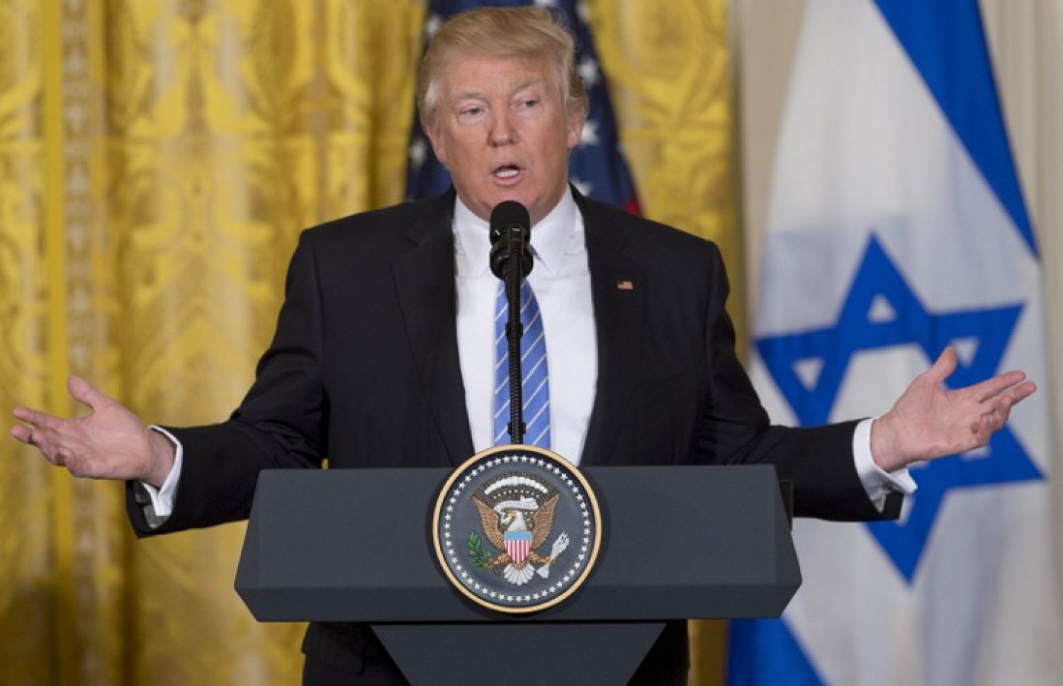 ރައީސް ޓްރަމްޕް ނޫސްވެރިންނާ ވާހަކަ ދައްކަވަނީ. --ފޮޓޯ:އޭއެފްޕީ