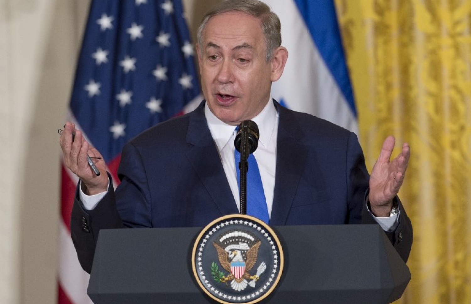 އިޒްރޭލުގެ ބޮޑު ވަޒީރު ނަތަންޔާހޫ ނޫސްވެރިންނާ ވާހަކަ ދައްކަވަނީ. --ފޮޓޯ:އޭއެފްޕީ