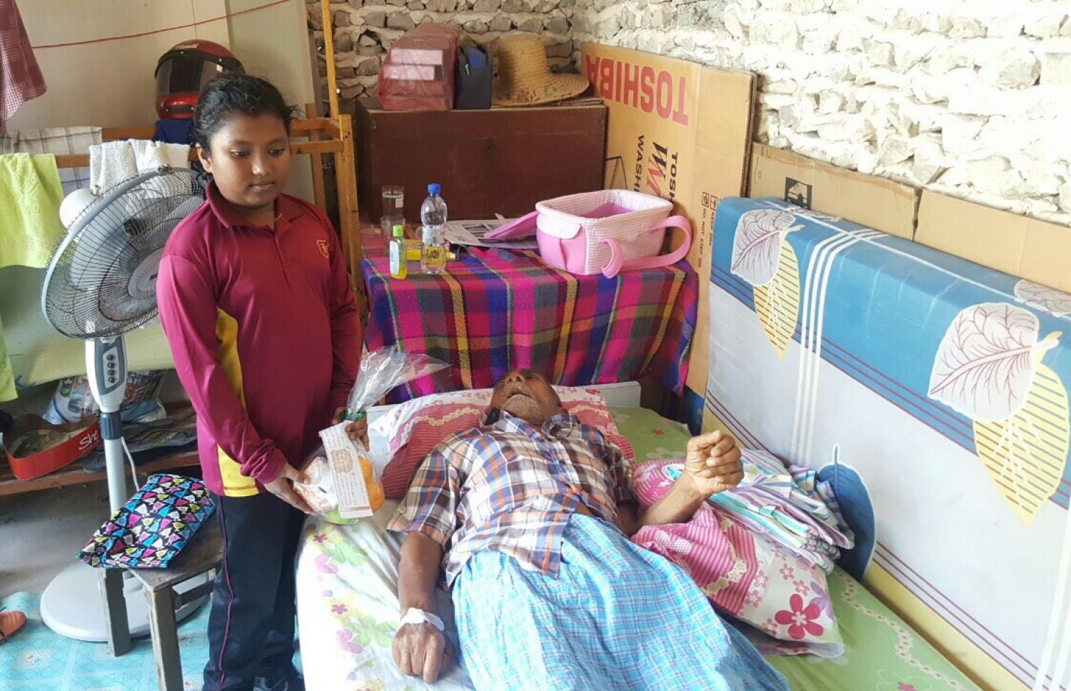 ހަމަދު ސްކޫލުގެ 19ވަނަ އަހަރީ ދުވަސް ފާހަގަކުރަން އެ ސްކޫލުގެ ދަރިވަރަކު، އެ ރަށުގެ ދުވަސްވީ މީހަކަށް ޒިޔާރަތްކުރަނީ-- ފޮޓޯ: ހަމަދު ސްކޫލް