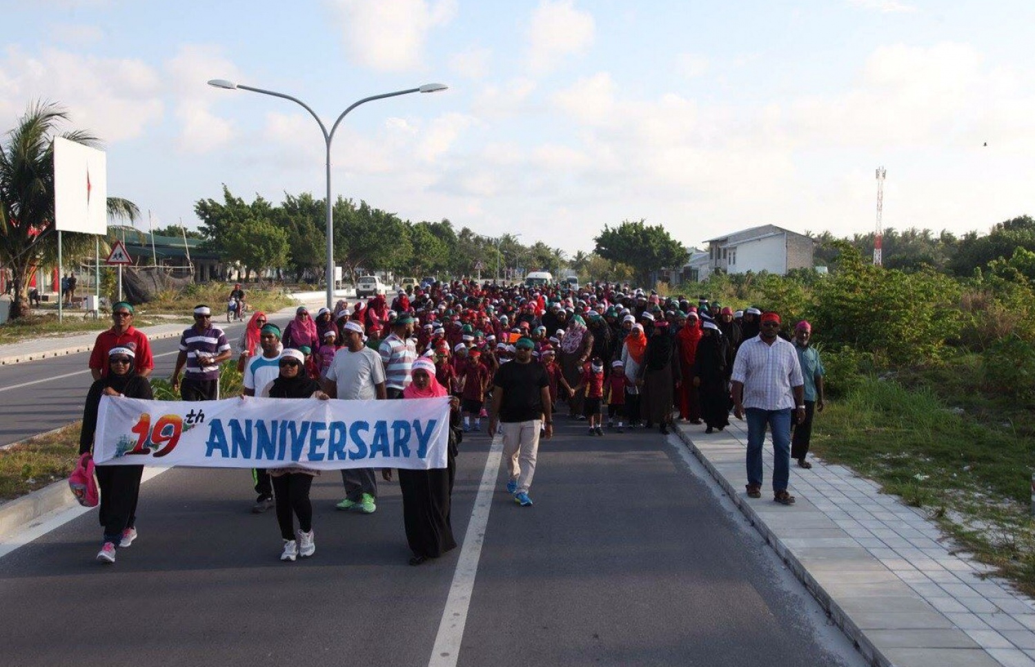 ހަމަދު ސްކޫލުގެ 19ވަނަ އަހަރީ ދުވަސް ފާހަގަކުރަން ބޭއްވި ހިނގާލުމުގެ ތެރެއިން.-- ފޮޓޯ: ހަމަދު ސްކޫލް