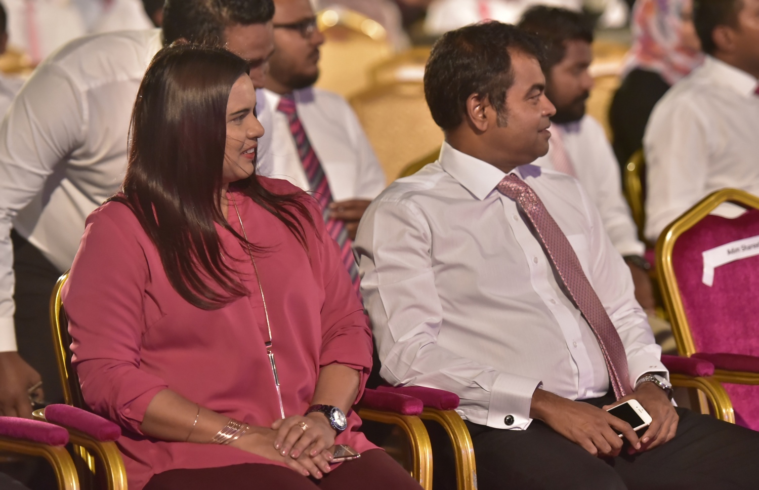 މާލެ: ފެބުރުއަރީ 16، 2017- އޭޕްރީލް 15 ގައި ބާއްވާ ލޯކަލް އިންތިހާބުަށް ޕީޕީއެމްގެ ކެމްޕެއިން އިފުތިތާހު ކުރުމަށް ބޭއްވި ޖަލްސާގައި ތިމާވެއްޓާ ބެހޭ މިނިސްޓަރު ތޯރިގް އިބްރާހިމާއި ޒުވާނުންނާއި ކުޅިވަރާ ބެހޭ މިނިސްޓަރު އިރުތިޝާމް އާދަމް ބައިވެރިވެވަޑައިގަންނަވަނީ.---ފޮޓޯ: ހުސެއިން ވަހީދު/މިހާރު