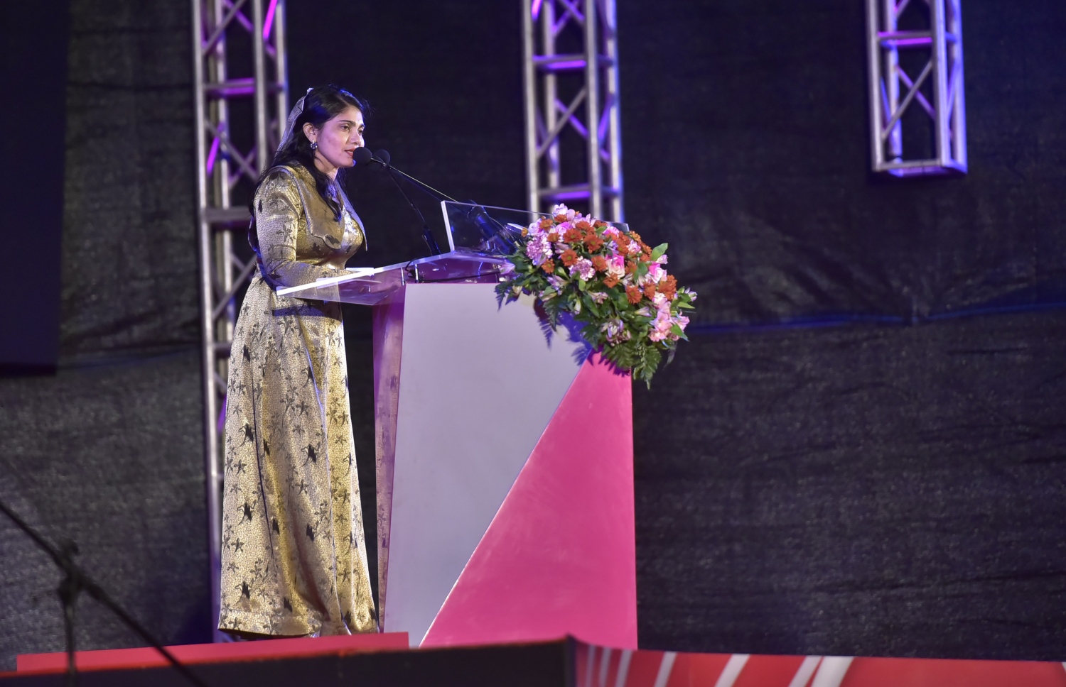 މާލެ: ފެބުރުއަރީ 16، 2017- އޭޕްރީލް 15 ގައި ބާއްވާ ލޯކަލް އިންތިހާބަށް ޕީޕީއެމްގެ ކެމްޕެއިން އިފުތިތާހު ކުރުމަށް ބޭއްވި ޖަލްސާގައި އެ ޕާޓީގެ ސަޕޯޓަރަކު ވާހަކަ ދައްކަނީ.---ފޮޓޯ: ހުސެއިން ވަހީދު/މިހާރު