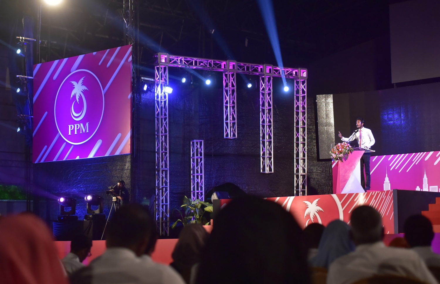 މާލެ: ފެބުރުއަރީ 16، 2017- އޭޕްރީލް 15 ގައި ބާއްވާ ލޯކަލް އިންތިހާބަށް ޕީޕީއެމްގެ ކެމްޕެއިން އިފުތިތާހު ކުރުމަށް ބޭއްވި ޖަލްސާގެ ތެރެއިން.---ފޮޓޯ: ހުސެއިން ވަހީދު/މިހާރު