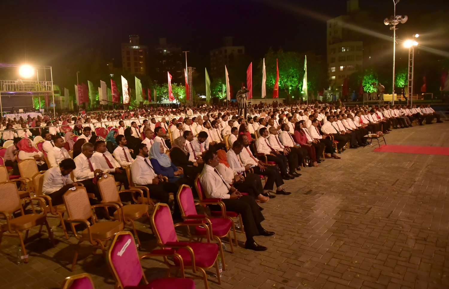 މާލެ: ފެބުރުއަރީ 16، 2017- އޭޕްރީލް 15 ގައި ބާއްވާ ލޯކަލް އިންތިހާބަށް ޕީޕީއެމްގެ ކެމްޕެއިން އިފުތިތާހު ކުރުމަށް ބޭއްވި ޖަލްސާގެ ތެރެއިން.---ފޮޓޯ: ހުސެއިން ވަހީދު/މިހާރު