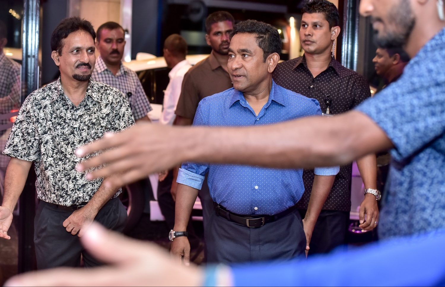 މާލެ: ފެބްރުއަރީ 17، 2017- ޔޫތު އެންޑް ސްޕޯޓްސް މިނިސްޓަރު އިރުތިޝާމާއި ހުޅުދޫ ދާއިރާގެ މެމްބަރު މުހައްމަދު ޝާހިދުގެ ކައިވެނީގެ ހަފުލާ އަށް ރައީސް ޔާމީން ހޮޓެލް ޖެން އަށް ވަޑައިގަންނަވަނީ.---ފޮޓޯ: ނިޝާން އަލީ/މިހާރު