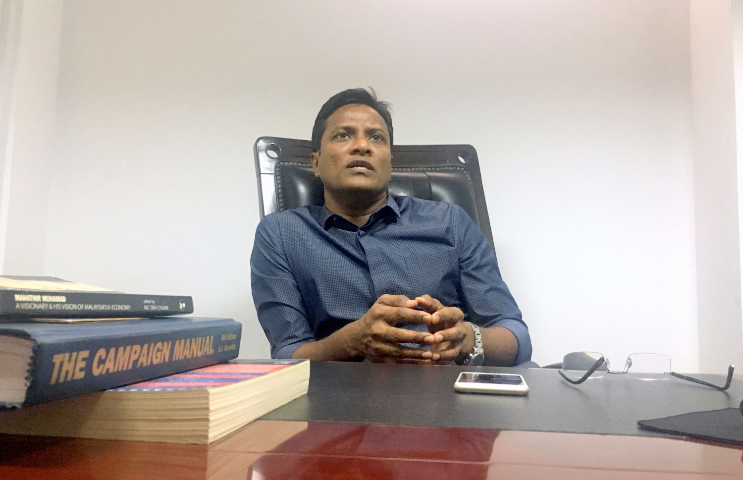 އުމަރު މިދިޔަ ބުރާސްފަތިދުވަހު "މިހާރު"އާ ވާހަކަ ދައްކަވަނީ.---މިހާރު ފޮޓޯ