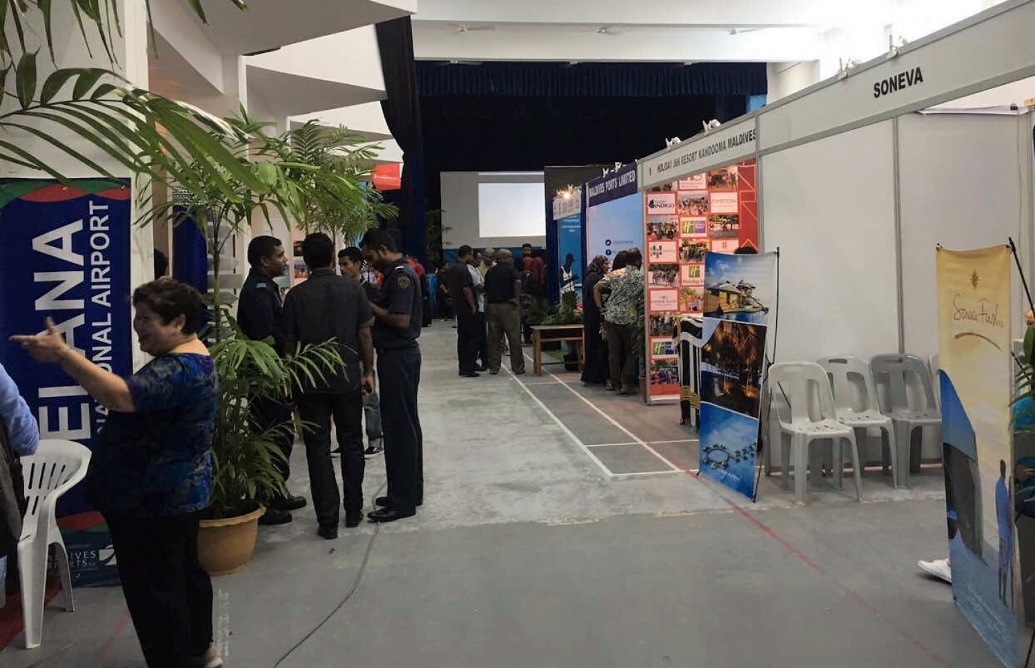 ރެހެންދި ސްކޫލްގައި ޔޫތު ކެރިއާ އެކްސްޕޯ މިއަދު ކުރިއަށް ގެންދަނީ.---- ފޮޓޯ: މިހާރު