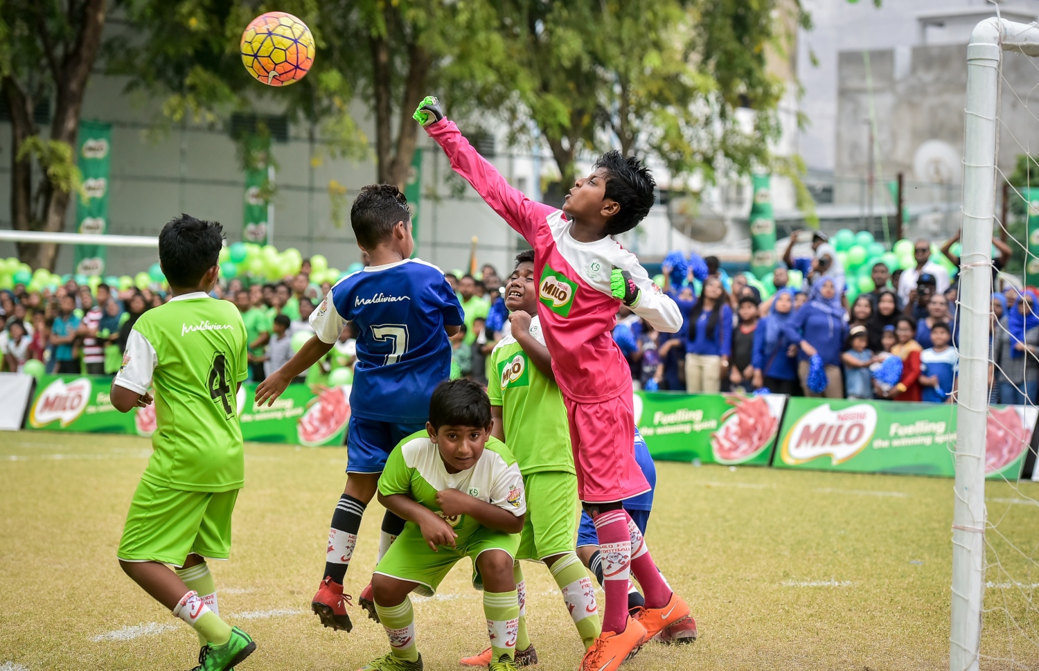 މައިލޯ ކިޑްސް ފިއެސްޓާގެ ގްރޭޑް ތިނެއްގެ ފައިނަލް މެޗުގެ ތެރެއިން.-- ނިޝާން އަލީ/ މިހާރު