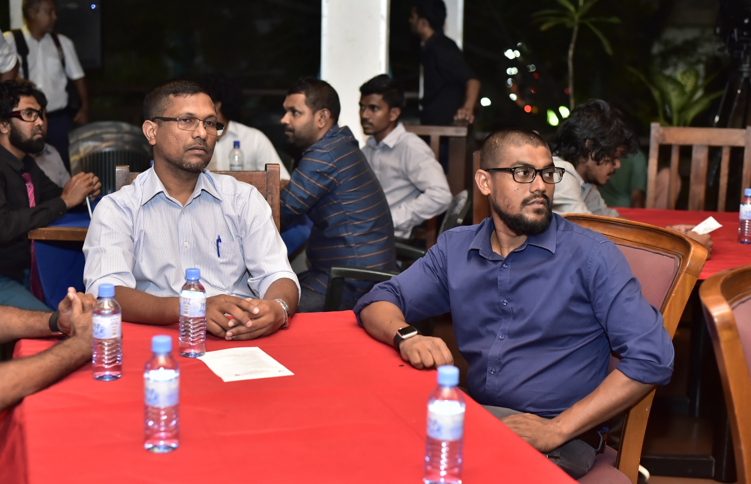 މާލެ: ފެބްރުއަރީ 18، 2017: މެދުރާއްޖެތެރޭގައި ބާއްވާ އެންމެ ބޮޑު ފުޓްސަލް މުބާރާތް ކަމަށްވާ އައިލޭންޑާސް ފުޓްސަލް ޗެލެންޖުގައި ގުރުއަތުލުމާއި ޕާޓުނަރުންނާއެކު ސޮއިކުރުމުގެ ރަސްމިއްޔާތުގެ ތެރެއިން.-- ފޮޓޯ: ނިޝާން އަލީ/ މިހާރު