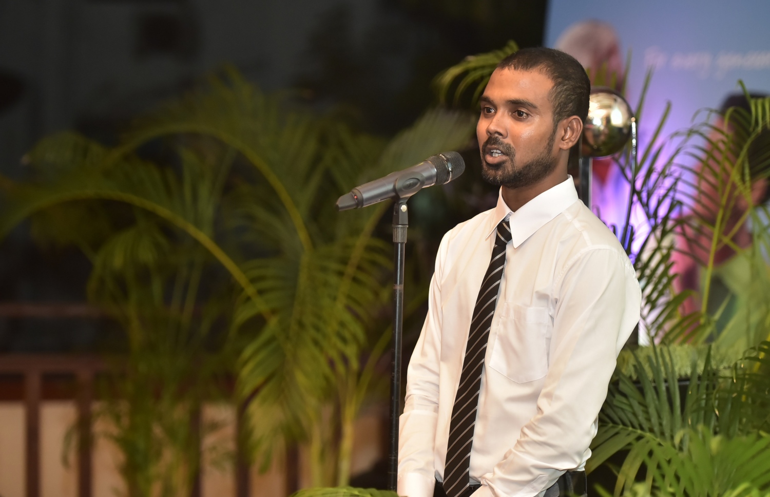 މާލެ: ފެބްރުއަރީ 18، 2017: މެދުރާއްޖެތެރޭގައި ބާއްވާ އެންމެ ބޮޑު ފުޓްސަލް މުބާރާތް ކަމަށްވާ އައިލޭންޑާސް ފުޓްސަލް ޗެލެންޖުގައި ގުރުއަތުލުމާއި ޕާޓުނަރުންނާއެކު ސޮއިކުރުމުގެ ރަސްމިއްޔާތުގެ ތެރެއިން.-- ފޮޓޯ: ނިޝާން އަލީ/ މިހާރު