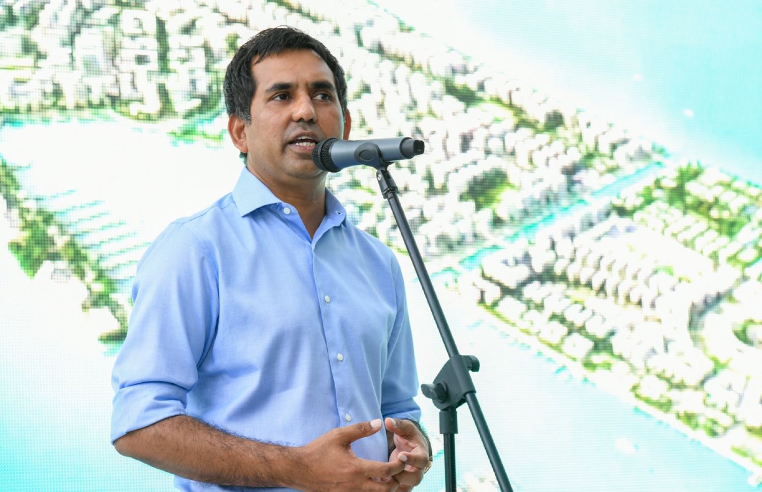 ހުޅުމާލެ: ފެބްރުއަރީ 18، 2017: ރެހެނދި ސްކޫލުގައި "ޔޫތު ކެރިއާ އެކްސްޕޯ 2017" ނަމުގައި ބޭއްވި އެކްސްޕޯ ހުޅުވުމުގެ ރަސްމިއްޔާތުގައި އިކޮނޮމިކް މިނިސްޓަރު މުހައްމަދު ސައީދު ވާހަކަ ދައްކަވަނީ.-- ފޮޓޯ: ރައީސް އޮފީސް