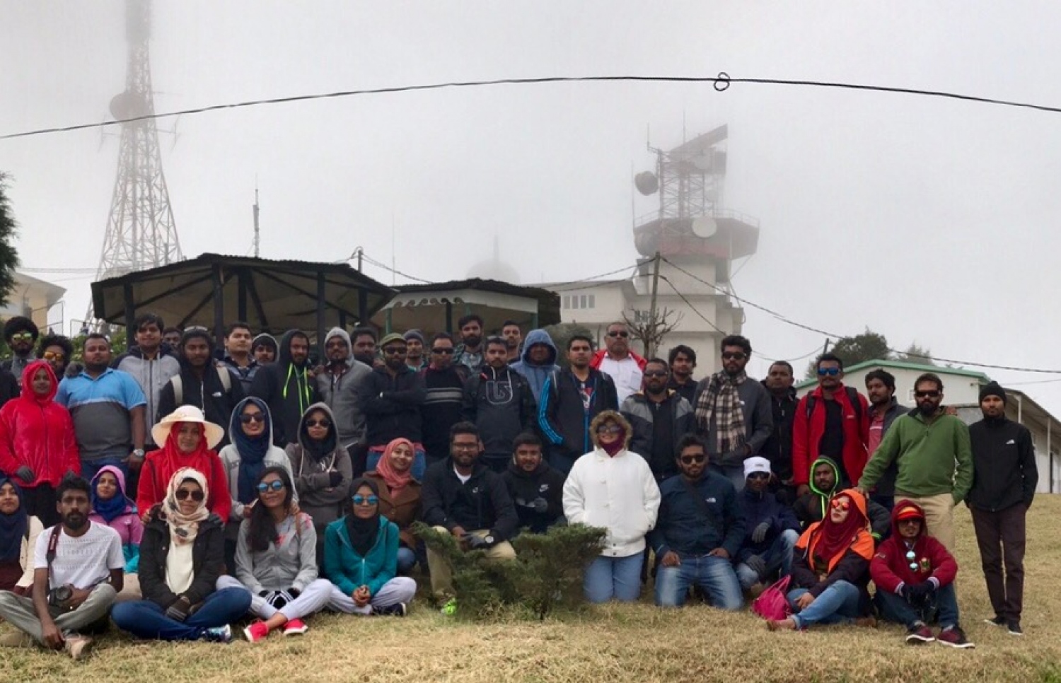 ލިޓަސްއިން ލަންކާއަށް ގެންދިޔަ މުވައްޒަފުންތަކެއް ފޮޓޯއަކަށް ހުއްޓިގެން. ފޮޓޯ:ލިޓަސް