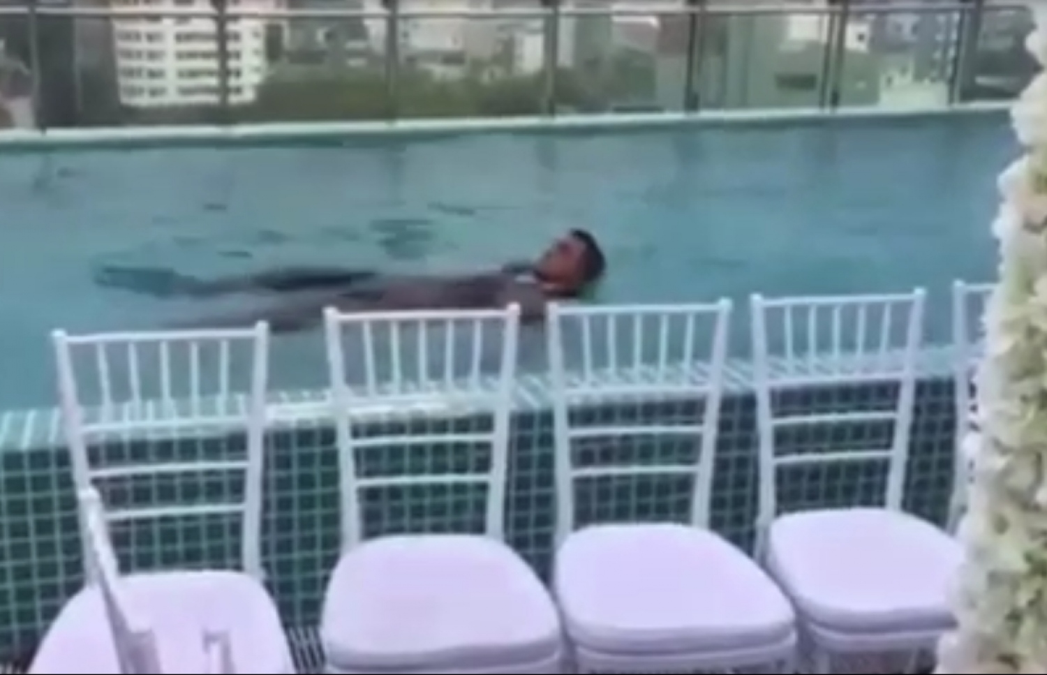 ޕޫލަށް އެއްލާލުމުން ޝާޑު ފަތާލައްވަނީ