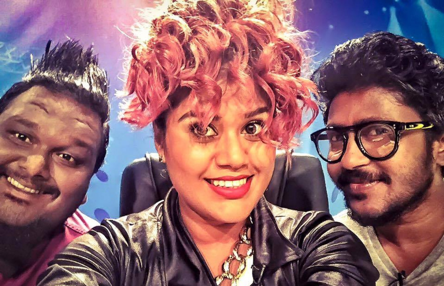 މޯލްޑިވިއަން އައިޑޮލްގެ ސީޒަން އެކެއްގެ ދެ ޖަޖުންނާ އެކު ކިޑީ.